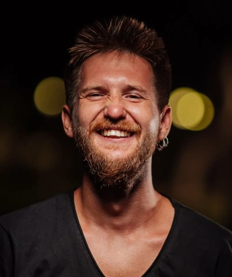 Паша Молянов